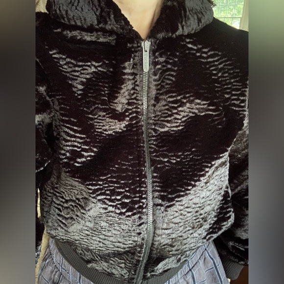 Rich black faux fur super soft high end fur. - Picture 6 of 6